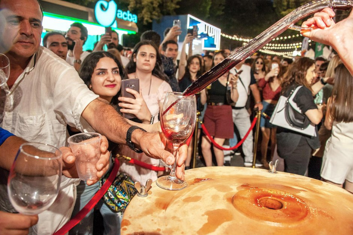 Старше Рима и дружелюбнее мегаполисов. Что притягивает туристов в Ереван и чем там заняться?