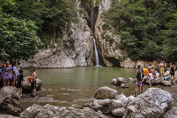 Где недорого отдохнуть на море в России летом 2026 года: лучшие курорты, цены, как добраться