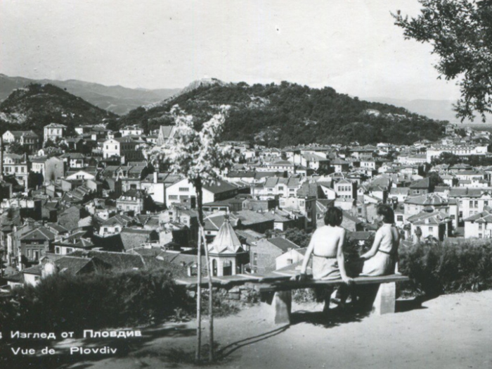 Осязаемая память: о чем могут рассказать старые открытки