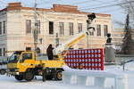 Новогодний городок начали разбирать на площади Свободы в Барнауле. Фото
