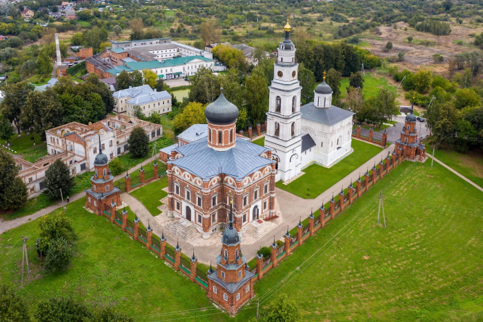 Куда поехать на майские праздники 2026: короткие маршруты по России и ближнему зарубежью