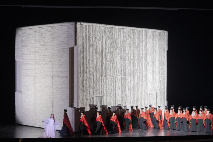 Действие новой оперы «Аида» в «Опера Бастий» происходит не в  Древнем Египте