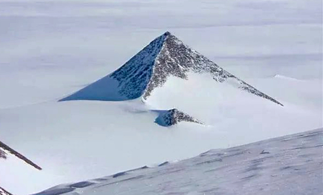 На спутниковых снимках Антарктиды разглядели пирамиду. Даже если это гора, то ее формы слишком правильные