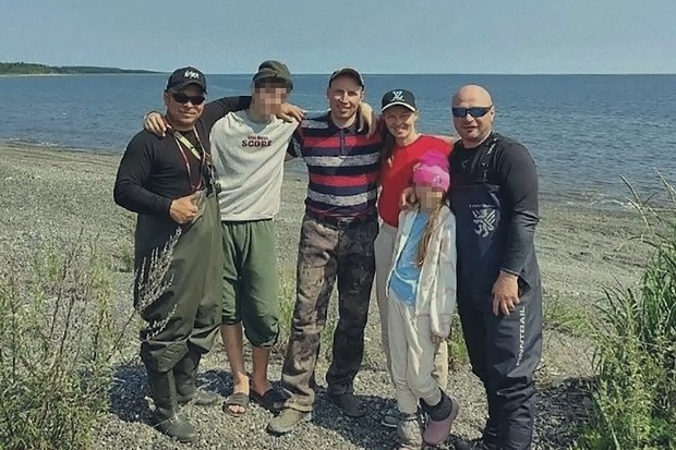 «Моих родных забрало море» Россиянин чудом выжил после 67 дней морского дрейфа на лодке. За что его хотят посадить на три года?