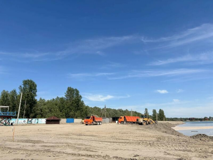 Городской пляж на острове Помазкин в Барнауле готовят к открытию