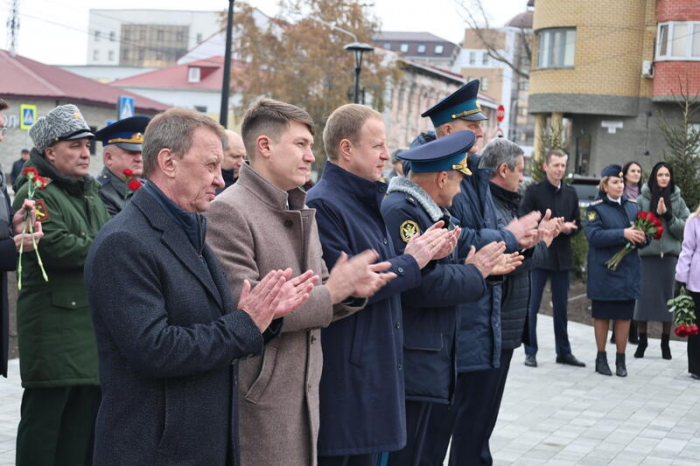 В Барнауле открыли первый в России памятник судебным приставам. Фото