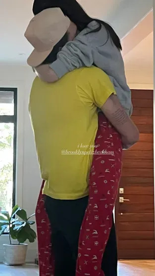 Как Дженнифер Лопес, Кристина Орбакайте, Илон Маск, Селена Гомес и Надежда Оболенцева отметили День Благодарения