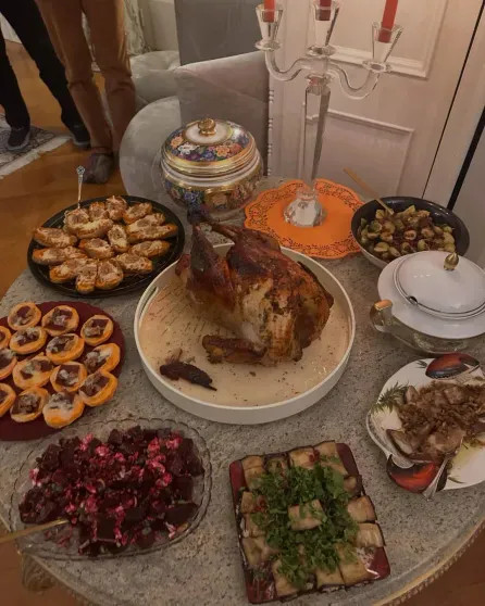 Как Дженнифер Лопес, Кристина Орбакайте, Илон Маск, Селена Гомес и Надежда Оболенцева отметили День Благодарения