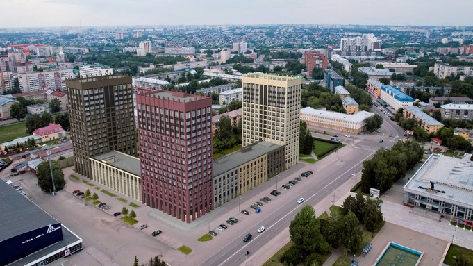 Кирпичный ритм и Барнаул с высоты. Как сейчас выглядит масштабная стройка "Сахаров Парка"
