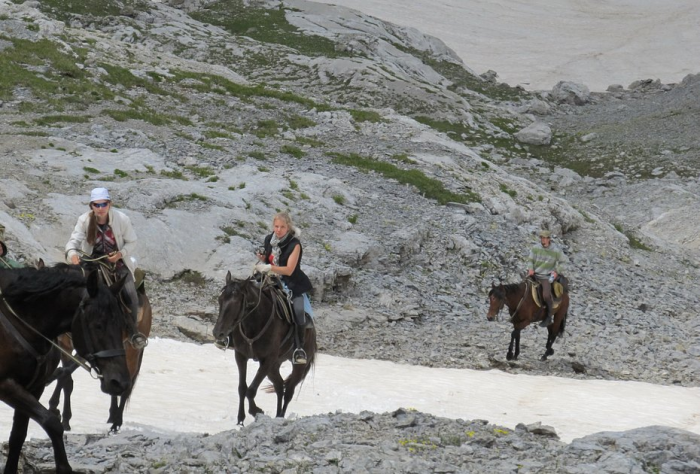 «Закрой глаза и держись за седло» Россиянка преодолела верхом на коне самые труднодоступные маршруты России. Как ей это удалось?