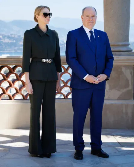 Княгиня Монако Шарлен, князь Альбер II и принцесса Каролина посетили Экзотический сад в Монако