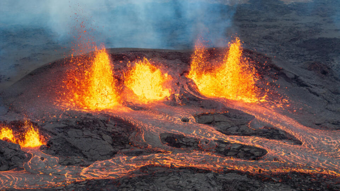 Дышите глубже: вулкан на Гавайях начинает мощное извержение