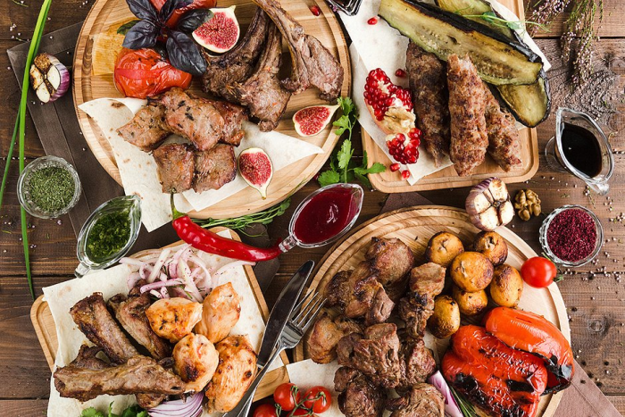 Старше Рима и дружелюбнее мегаполисов. Что притягивает туристов в Ереван и чем там заняться?