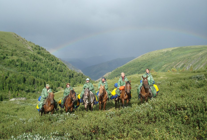 «Закрой глаза и держись за седло» Россиянка преодолела верхом на коне самые труднодоступные маршруты России. Как ей это удалось?