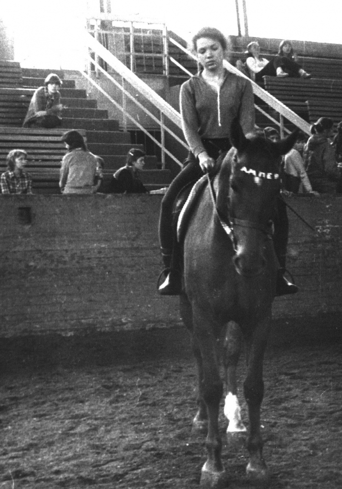 «Закрой глаза и держись за седло» Россиянка преодолела верхом на коне самые труднодоступные маршруты России. Как ей это удалось?