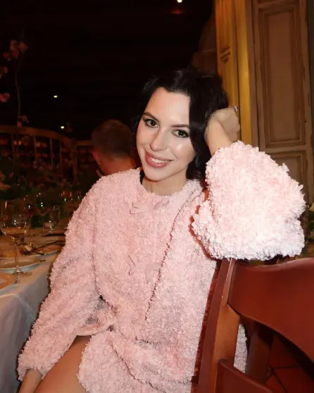 "Богатые дети в депрессии". Наталия Архангельская из "Антиглянца" обиделась на сооснователя галереи "Триумф" за то, что "всякую интернет-обслугу" зовут только на второй день презентации