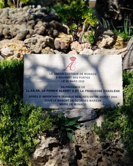 Княгиня Монако Шарлен, князь Альбер II и принцесса Каролина посетили Экзотический сад в Монако