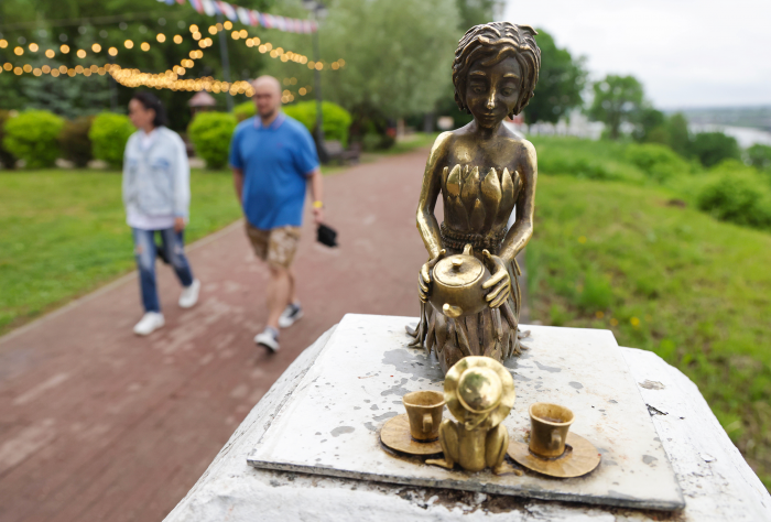 Хомлины, ангелы и грибы с глазами Российские туристы начали охоту за уникальными скульптурами. Где они их находят?