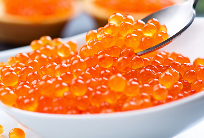 Как быстро засолить икру форели в домашних условиях? Топ-5 простых рецептов