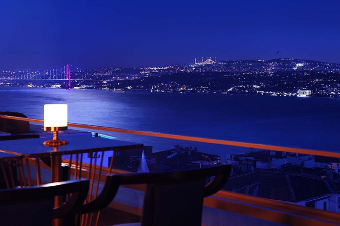 Постучись в его дверь. Как провести незабываемые выходные в турецком городе, который заменил россиянам Париж и Дубай