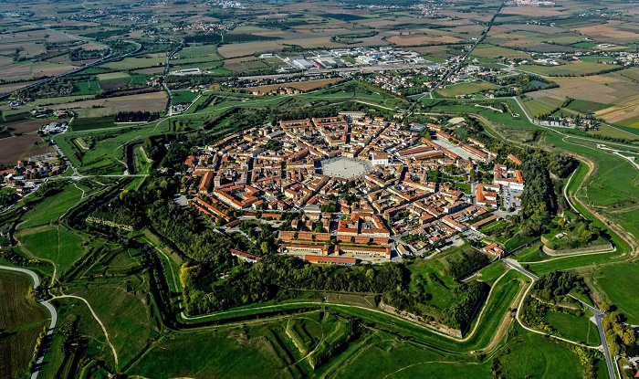 Средневековая утопия: итальянский город-крепость в форме идеальной девятиконечной звезды