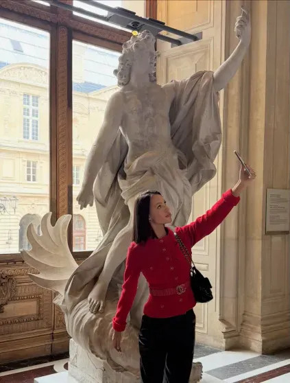 Круизы, бикини и выставки: где и как отдыхают Ксения Собчак, Кристина Романова с детьми, Виктория Лопырёва, Екатерина Климова и жена миллионера Инесса Шевчук