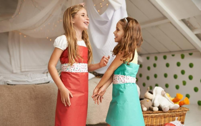 «Горячо-холодно», «Салон красоты» и «Доктор»: 10 ленивых игр для уставших родителей