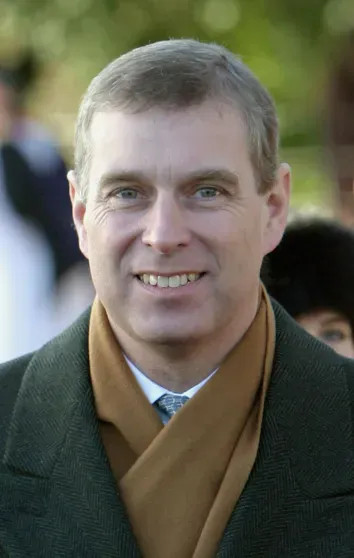 "Очень быстро снял полотенце". Знакомая Джеффри Эпштейна рассказала, что делала массаж голому экс-принцу Эндрю в Букингемском дворце