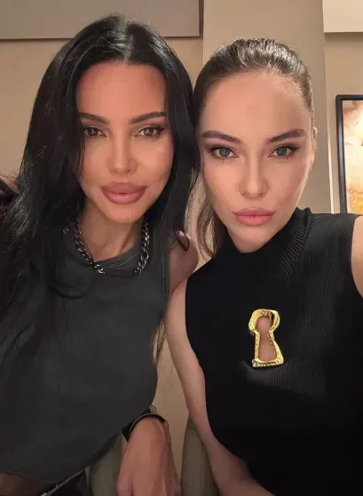 Круизы, бикини и выставки: где и как отдыхают Ксения Собчак, Кристина Романова с детьми, Виктория Лопырёва, Екатерина Климова и жена миллионера Инесса Шевчук