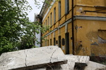 "Может рухнуть". Исторический Горный госпиталь в Барнауле разрушается на глазах