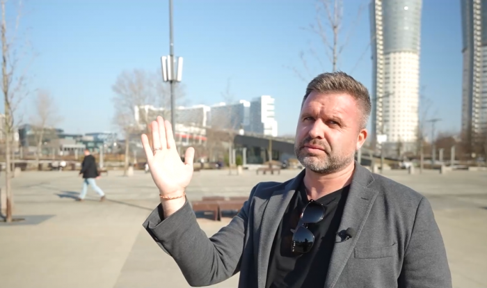 «Выбросьте эти кепки»: почему гость из Австралии пришел в недоумение от внешнего вида россиян.