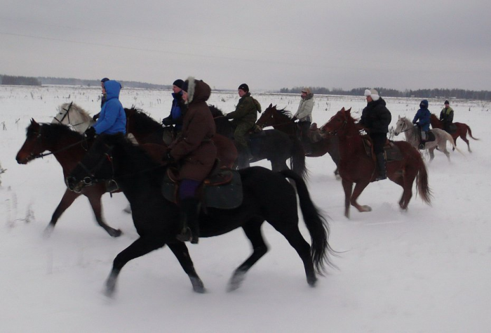 «Закрой глаза и держись за седло» Россиянка преодолела верхом на коне самые труднодоступные маршруты России. Как ей это удалось?