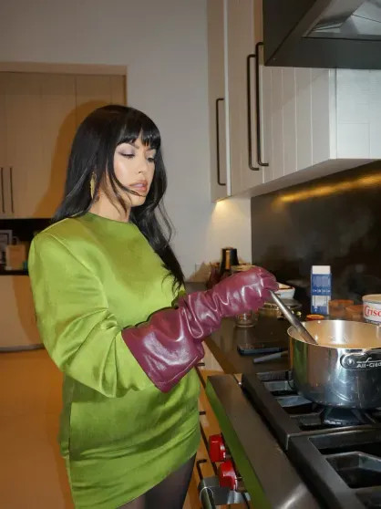 Париж, дети и нарядные ёлки: как Селена Гомес, Виктория Лопырёва, Иванка Трамп, Виктория Манасир и Софья Таюрская отметили католическое Рождество