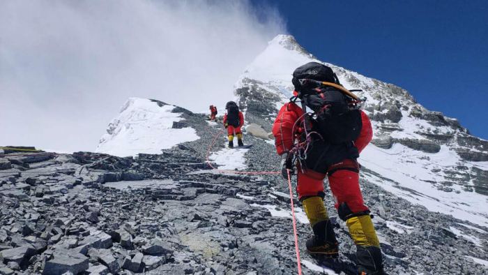 Непал сократит число туристических восхождений на Эверест