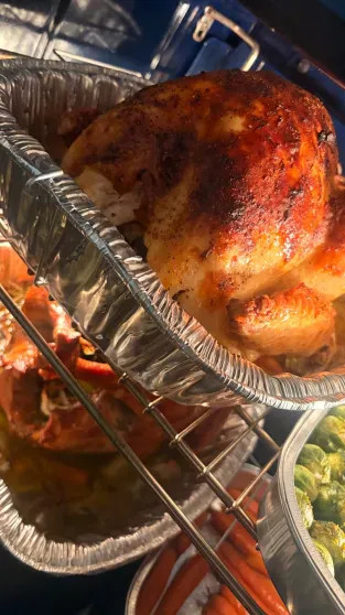 Как Дженнифер Лопес, Кристина Орбакайте, Илон Маск, Селена Гомес и Надежда Оболенцева отметили День Благодарения