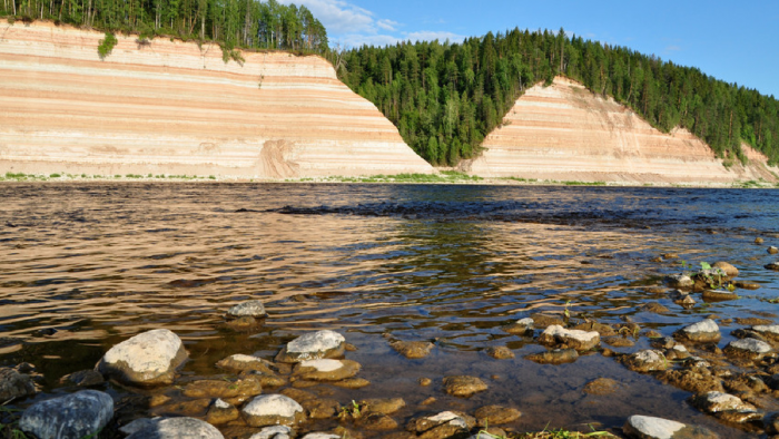Миллионы лет Земля собирала разноцветные слои, а потом — подняла их яркими гребнями. Радужные горы.