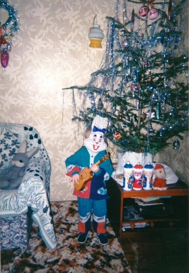 Как выглядели домашние новогодние елки в России 1990-х годов (ностальгическая и местами смешная фотоподборка)