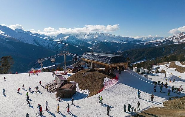 Отдых на горнолыжном курорте «Архыз» в Карачаево-Черкесии: цены в сезоне 2025-2026, трассы, как добраться