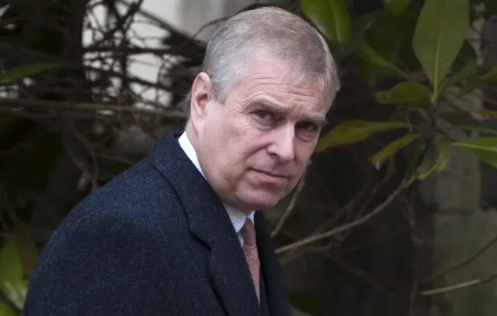 "Очень быстро снял полотенце". Знакомая Джеффри Эпштейна рассказала, что делала массаж голому экс-принцу Эндрю в Букингемском дворце