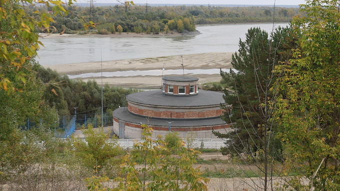 Атмосфера южной готики на берегах Оби. Фотопрогулка по барнаульскому серпантину на Горе