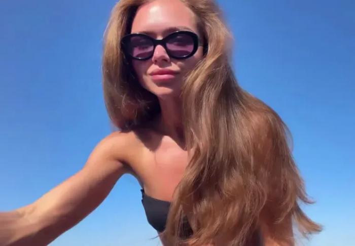 Стеша Маликова снялась в бикини на фоне критики "мужеподобной" фигуры и подозрений в анорексии