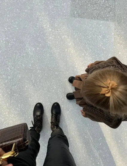 Круизы, бикини и выставки: где и как отдыхают Ксения Собчак, Кристина Романова с детьми, Виктория Лопырёва, Екатерина Климова и жена миллионера Инесса Шевчук