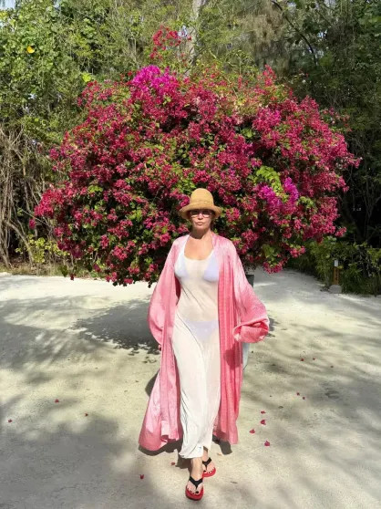 Круизы, бикини и выставки: где и как отдыхают Ксения Собчак, Кристина Романова с детьми, Виктория Лопырёва, Екатерина Климова и жена миллионера Инесса Шевчук