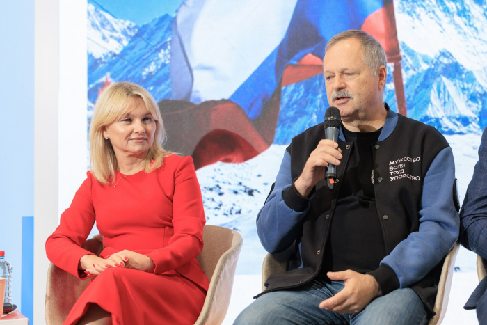 Высота поколений: о чем говорили профессиональные альпинисты на фестивале молодежи в Екатеринбурге