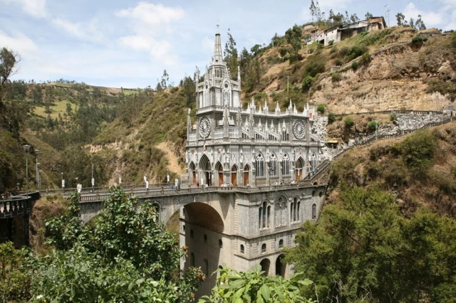 Реальные места, которые выглядят как иллюстрация из книги сказок (20 фото)