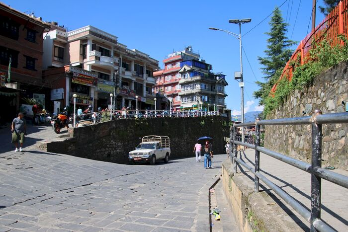 Но можем дать и по лицу, за родную Катманду!