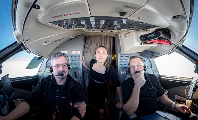 Стюардесса частного самолета рассказала, сколько платят миллиардеры за работу