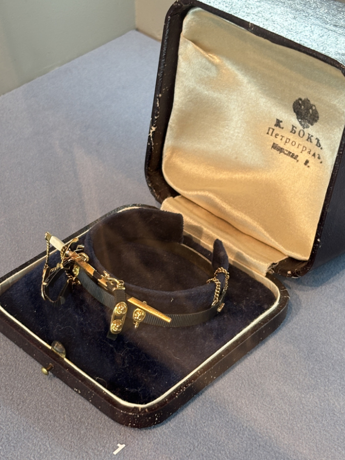 Кортик-браслет и трехсотлетнее кружево: яркая выставка к 325-летию Морского кадетского корпуса