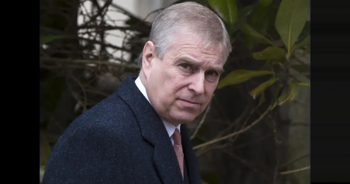 "Очень быстро снял полотенце". Знакомая Джеффри Эпштейна рассказала, что делала массаж голому экс-принцу Эндрю в Букингемском дворце