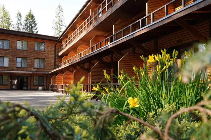 Куда поехать на майские праздники в Подмосковье: 7 проверенных парк-отелей с бассейнами